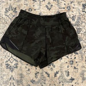 Lululemon hotty hot green camp size 10 long-4”